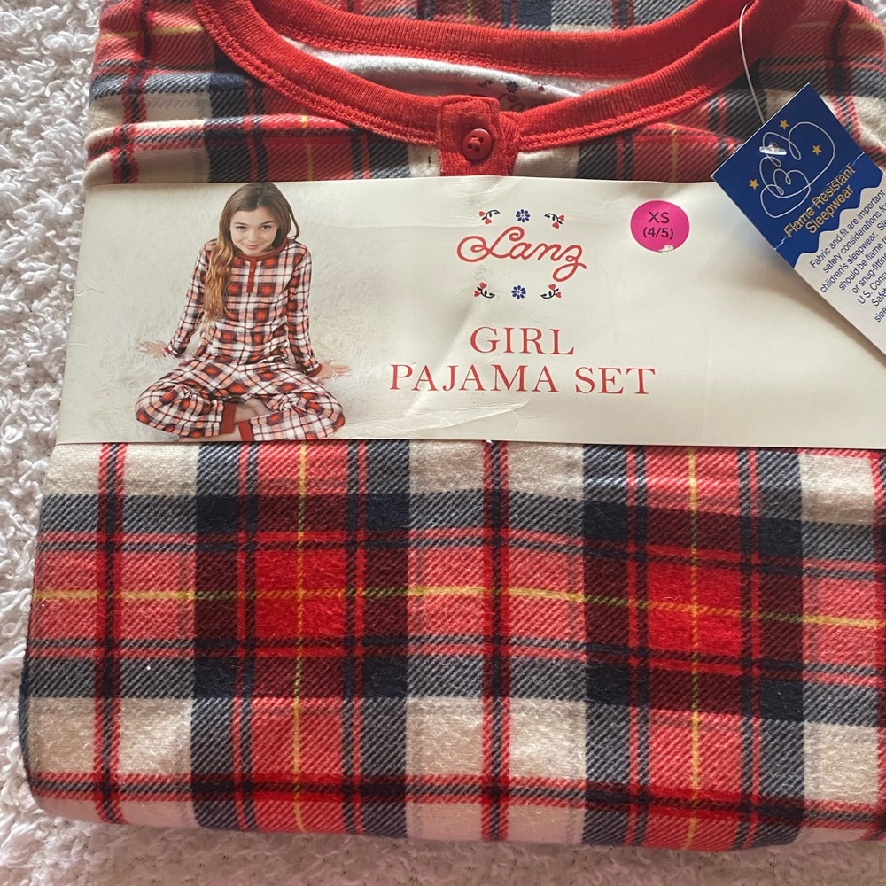 New Girl’s Pajama Set  XS 4/5 Flannel